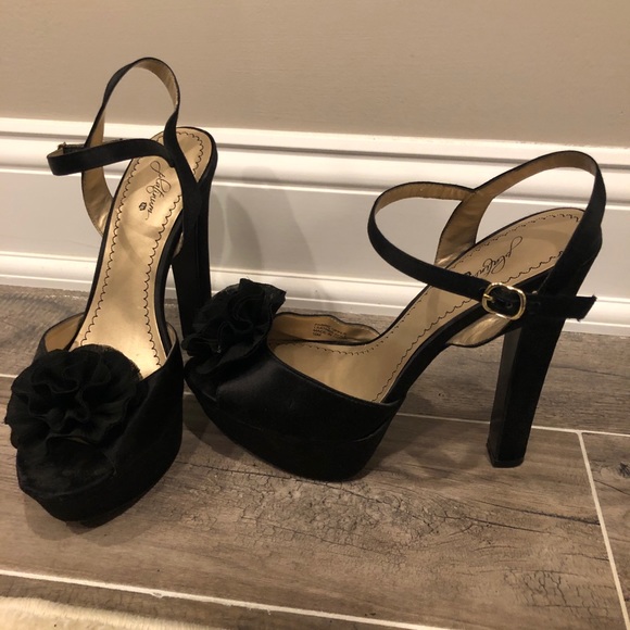 Heels - Picture 2 of 4